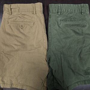 Men's Old Navy Slim Tan and Green Shorts